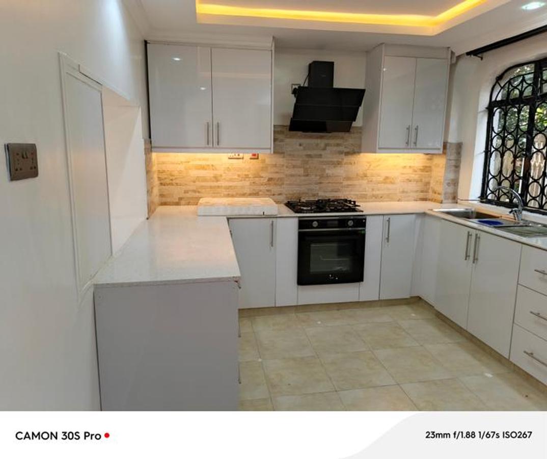 4 Bed Townhouse with En Suite in Lavington - 7