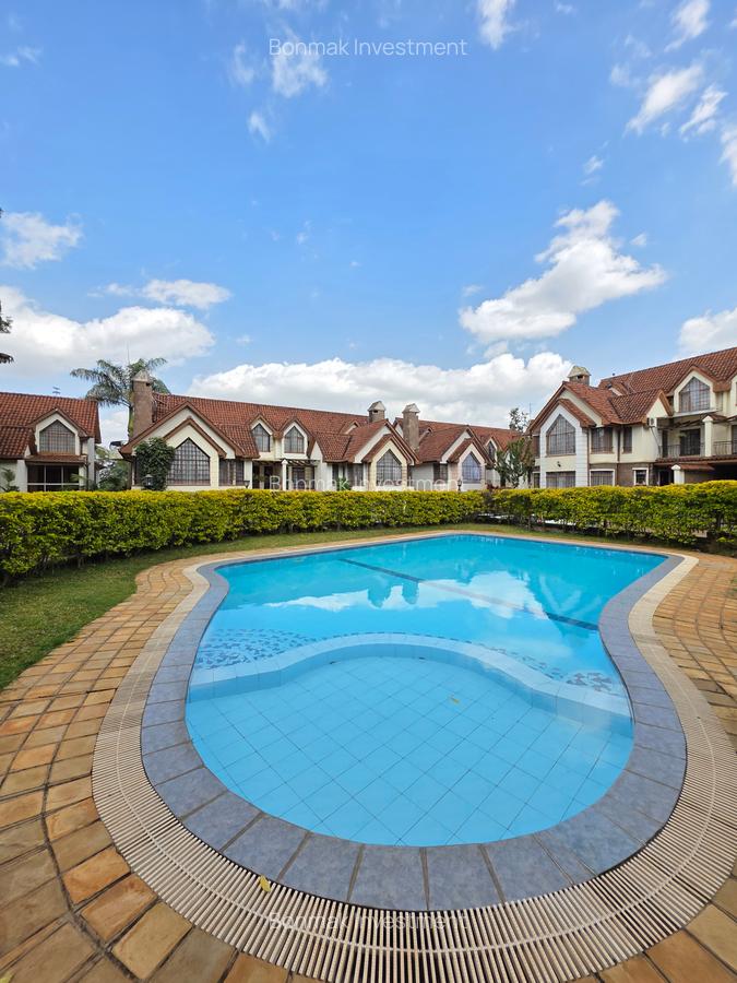 5 Bed Townhouse with En Suite at Lavington Green - 16