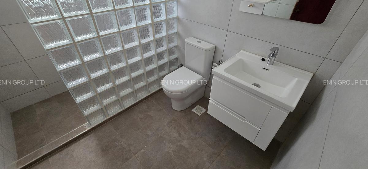 5 Bed House with En Suite at Nyari Central - 12