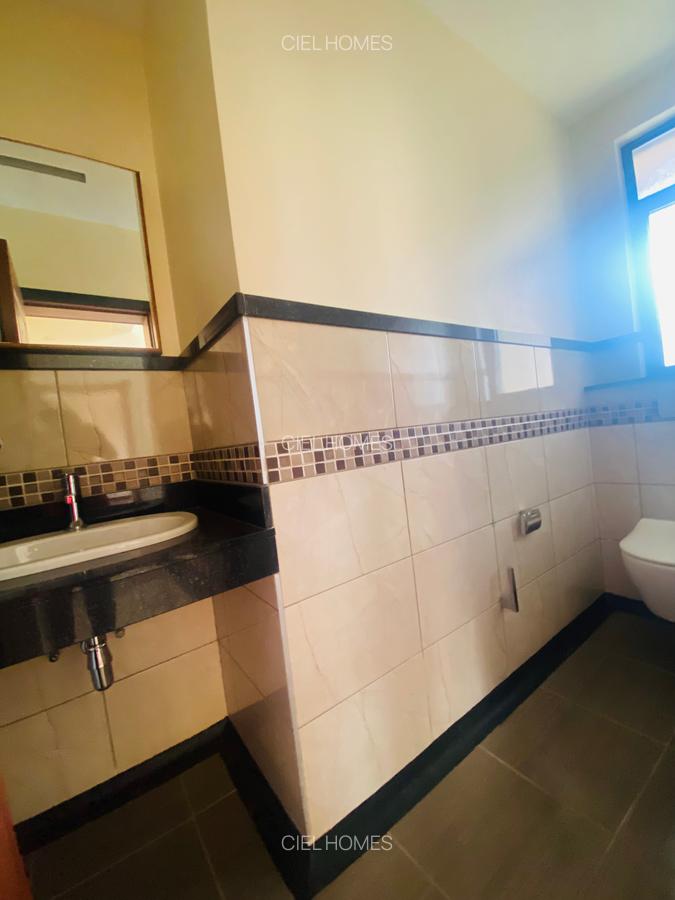 5 Bed Townhouse with En Suite in Lavington - 10
