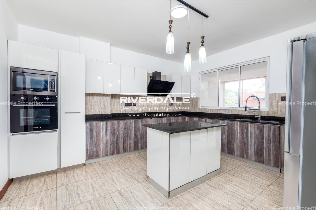 4 Bed Apartment with En Suite in General Mathenge - 2