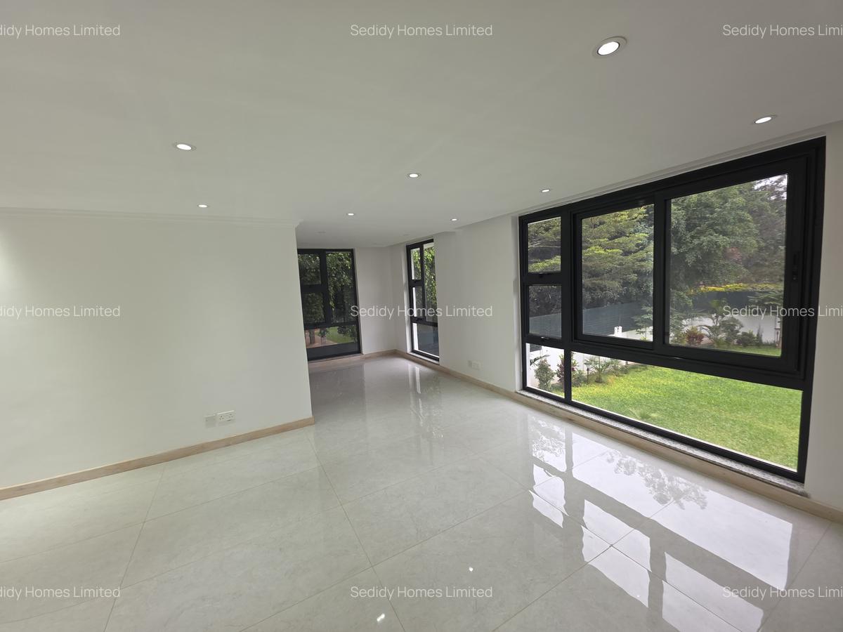 6 Bed Villa with En Suite in Runda - 8