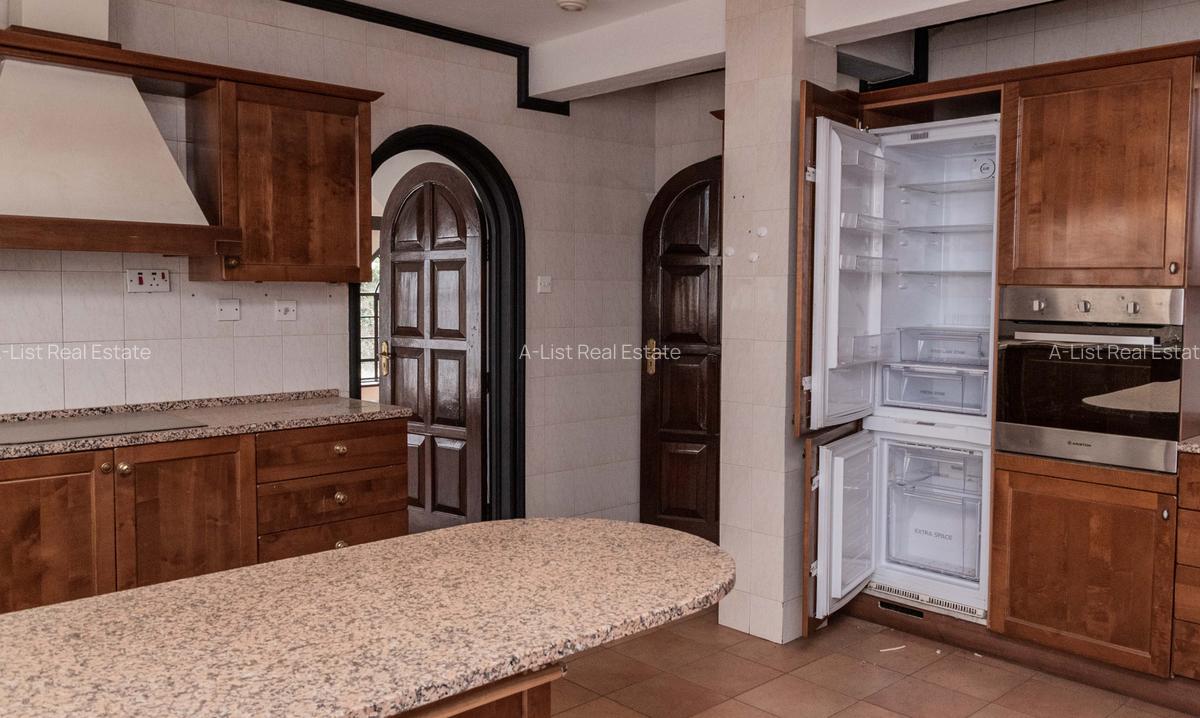 4 Bed Villa with En Suite at Riverside - 4
