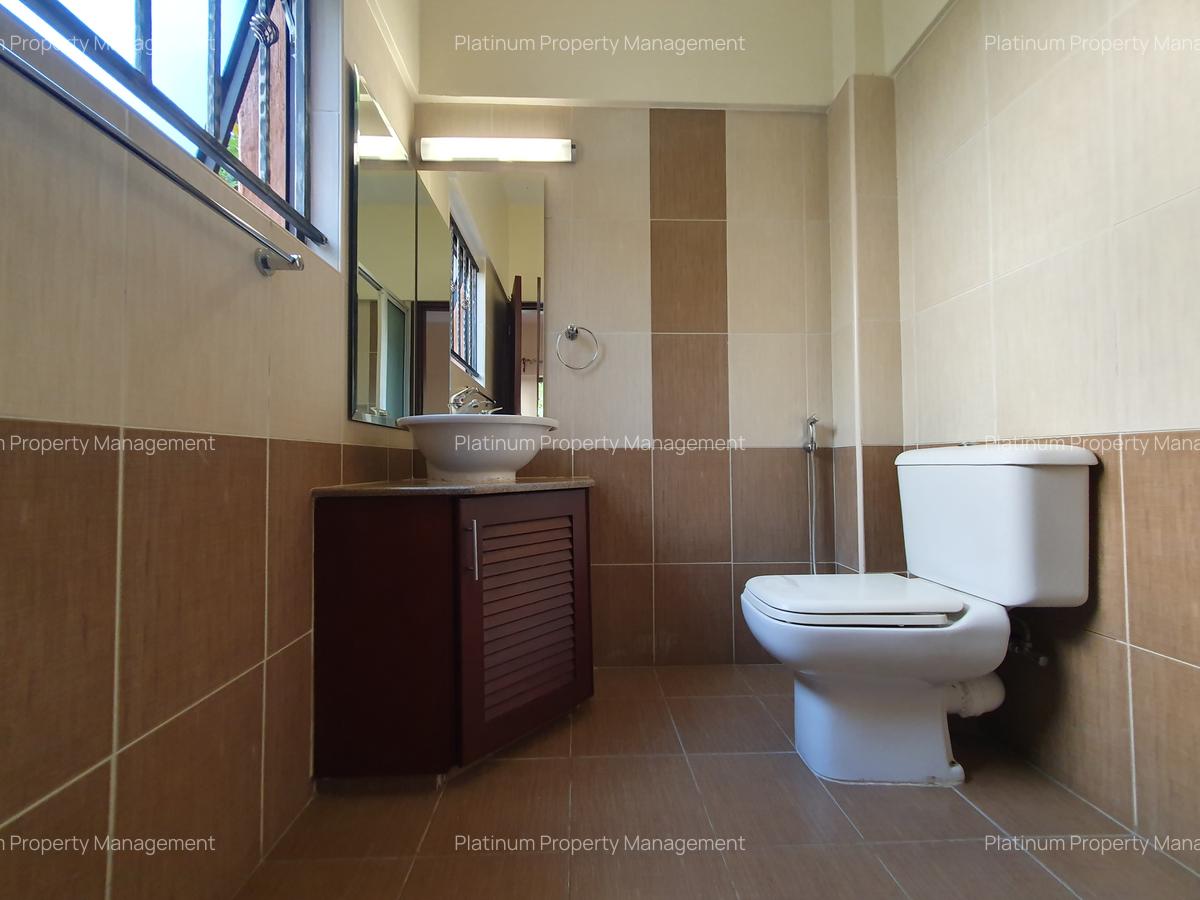 4 Bed Apartment with En Suite at Brookside Gardens - 16