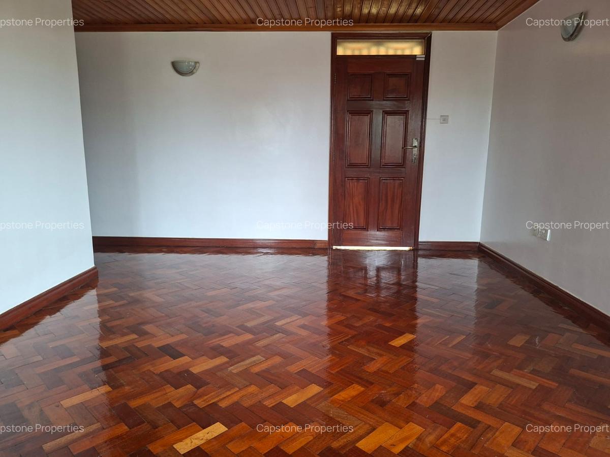 5 Bed House with En Suite in Nyari - 11