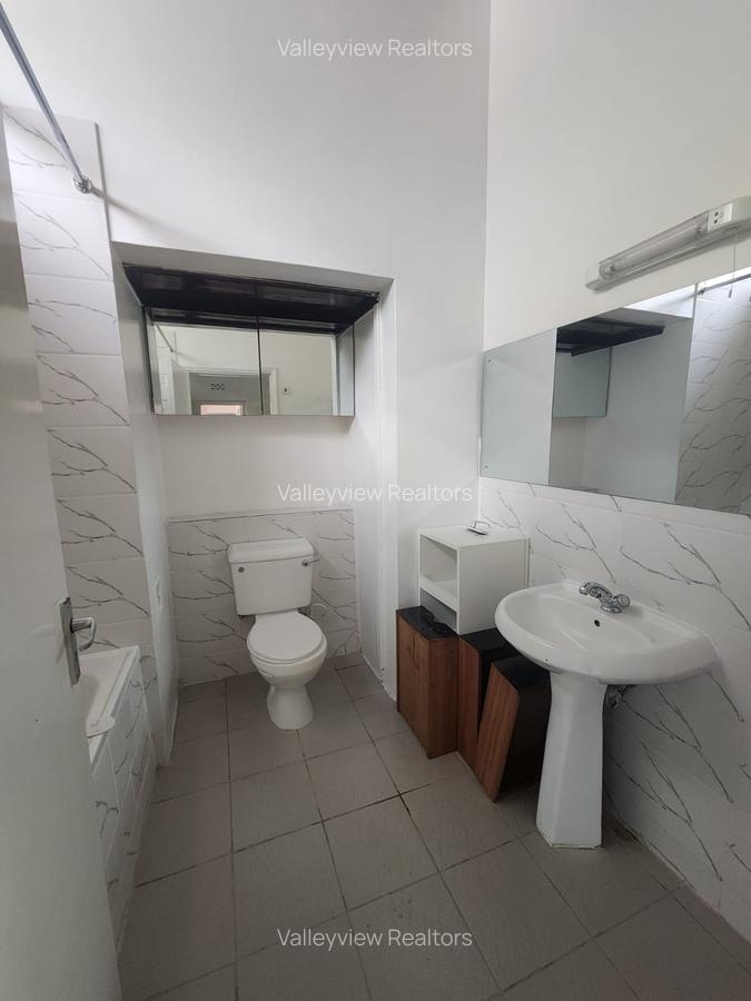 5 Bed Townhouse with En Suite at Lavington - 7