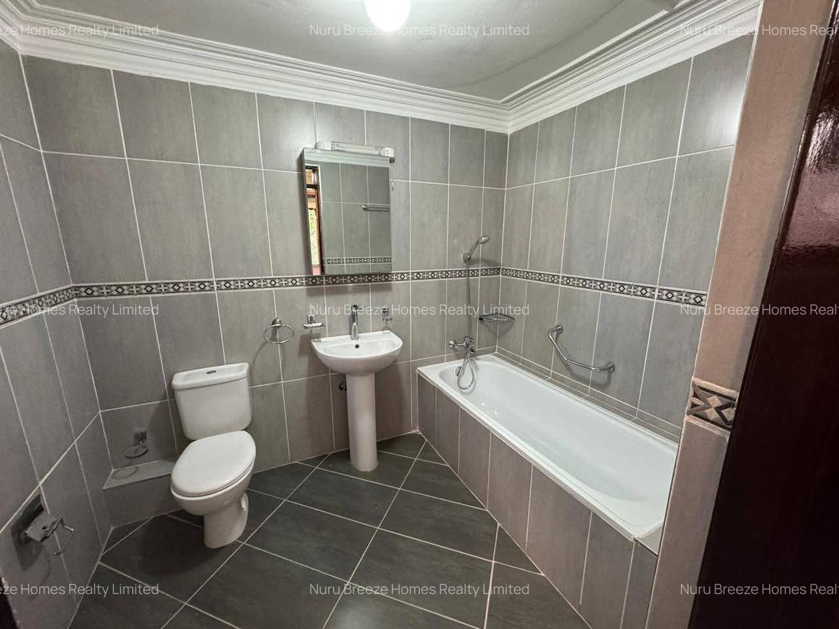 4 Bed House with En Suite in Runda - 11