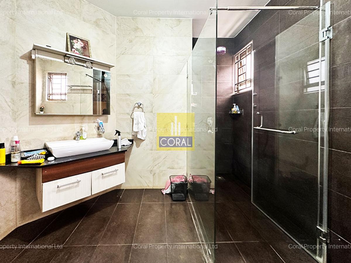 4 Bed Apartment in Parklands - 6
