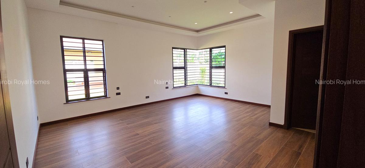 5 Bed Townhouse with En Suite at Lavington Green - 4