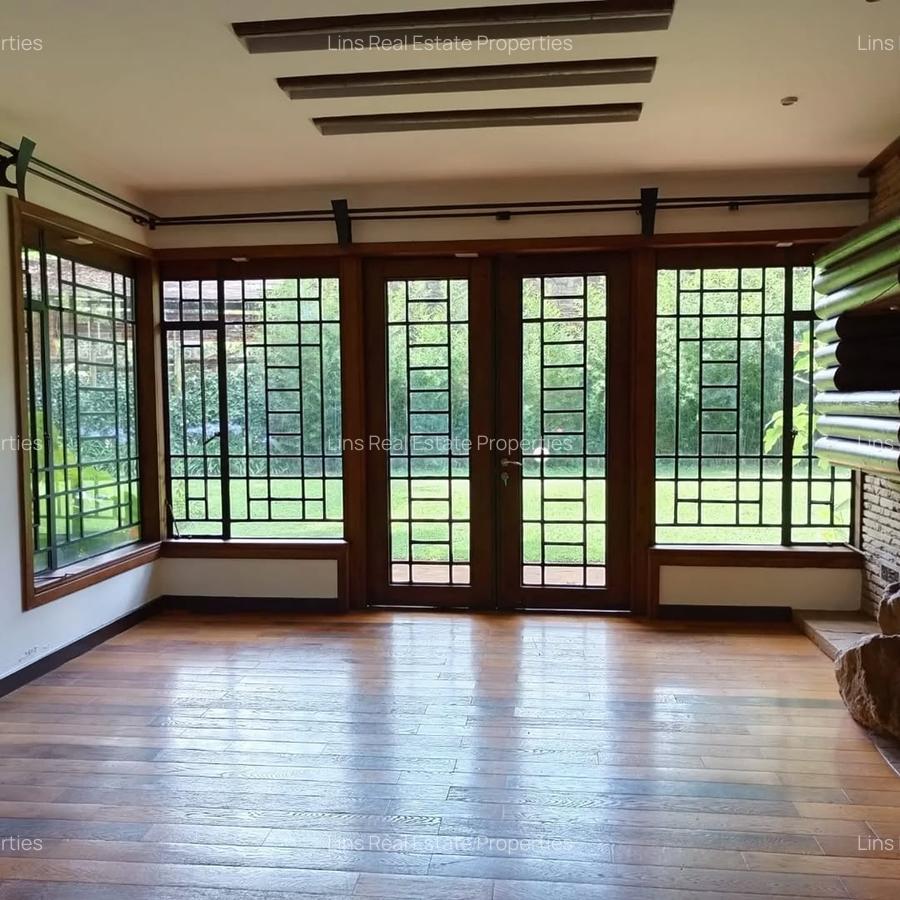 4 Bed Townhouse with En Suite in Lake View - 11