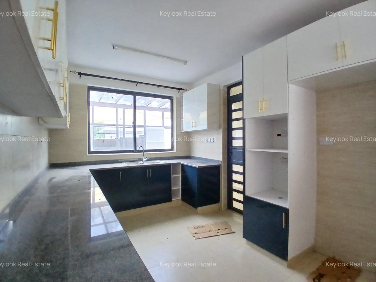 4 Bed Townhouse with En Suite at Lavington - 4