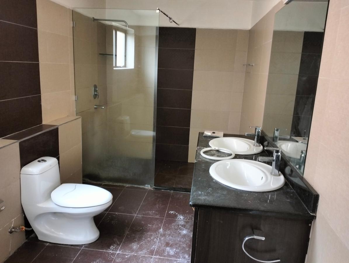 5 Bed Townhouse with En Suite in Westlands Area - 9