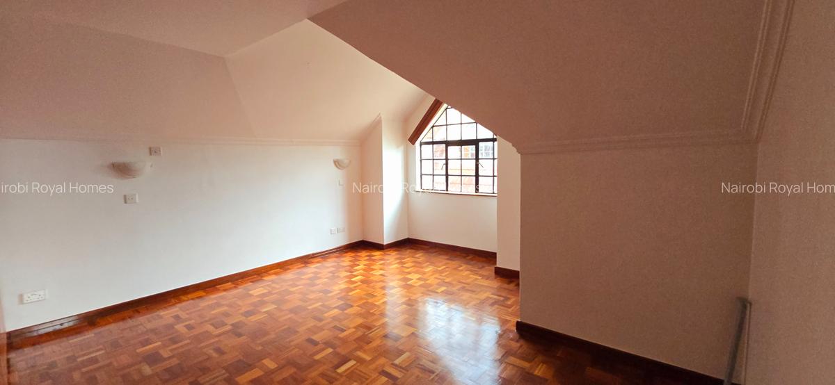 5 Bed Townhouse with En Suite at Lavington Green - 12