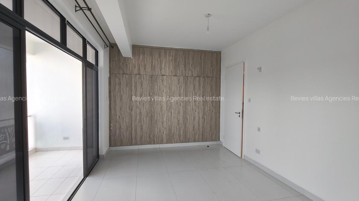 2 Bed Apartment with En Suite at Parklands - 10