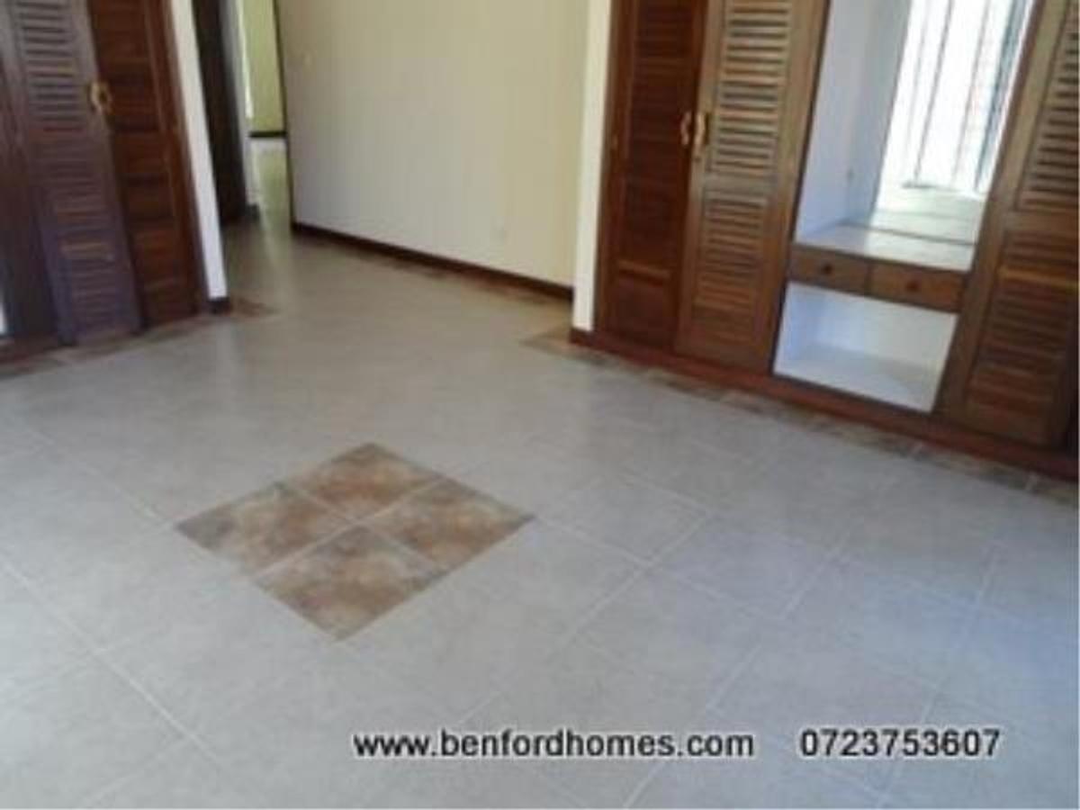 Furnished 3 Bed Apartment with En Suite at Area - 11