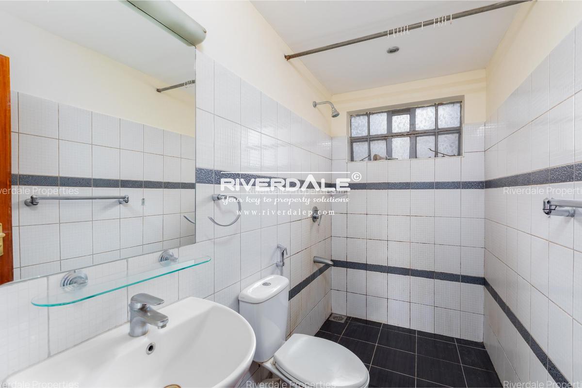 2 Bed Apartment with En Suite in Westlands Area - 5
