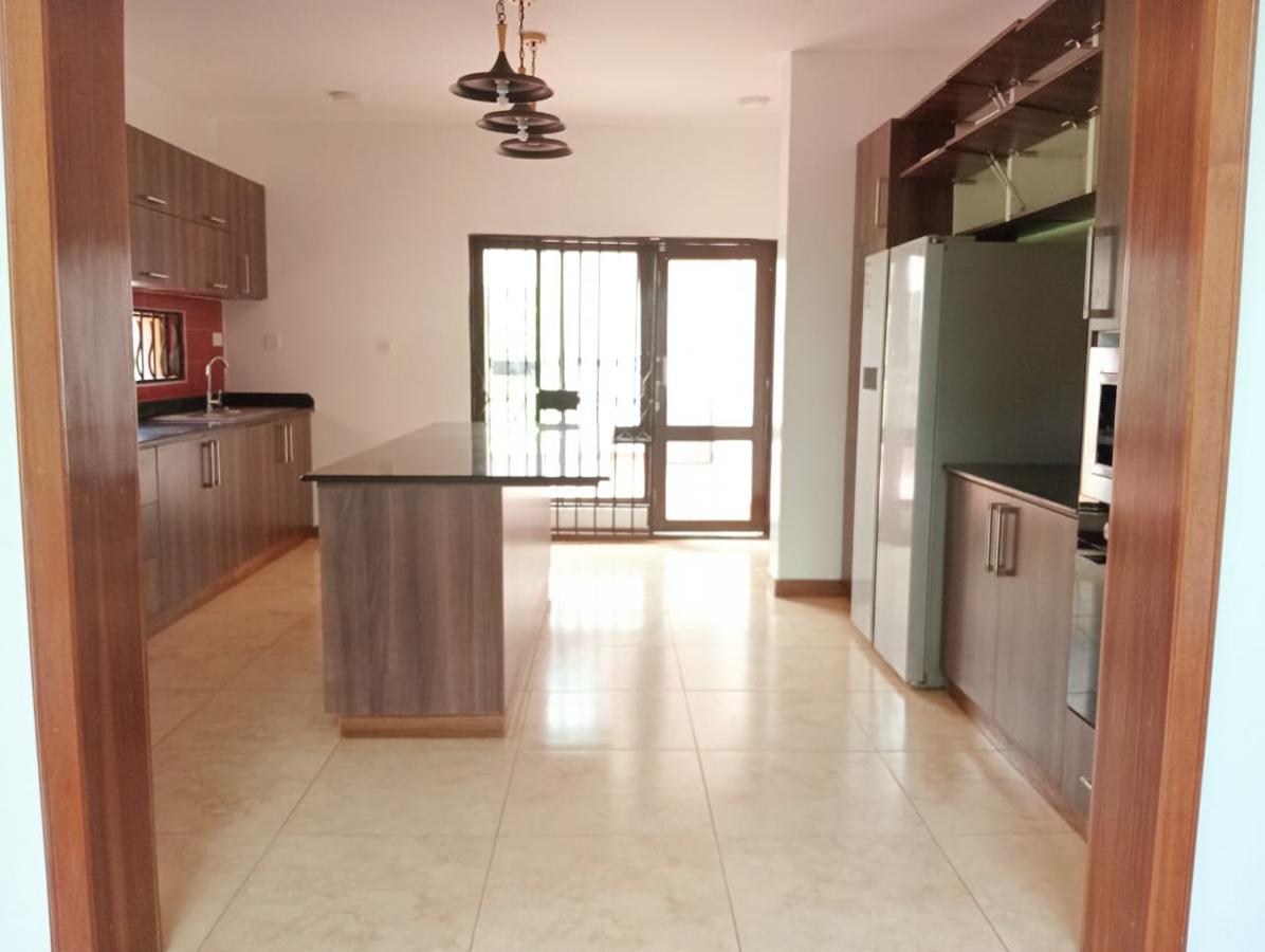 4 Bed Townhouse with Swimming Pool in Runda - 6