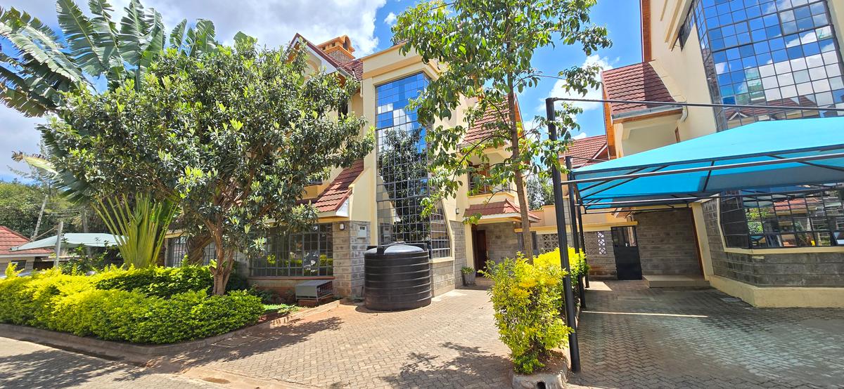 5 Bed Townhouse with En Suite at Lavington - 4