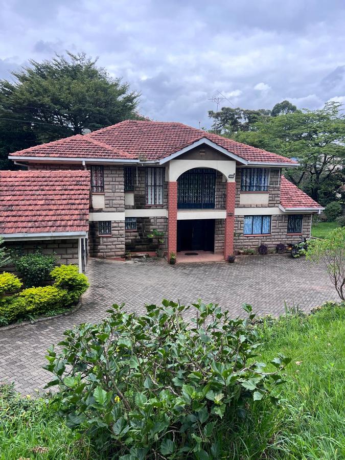 5 Bed House with En Suite in Lavington - 2