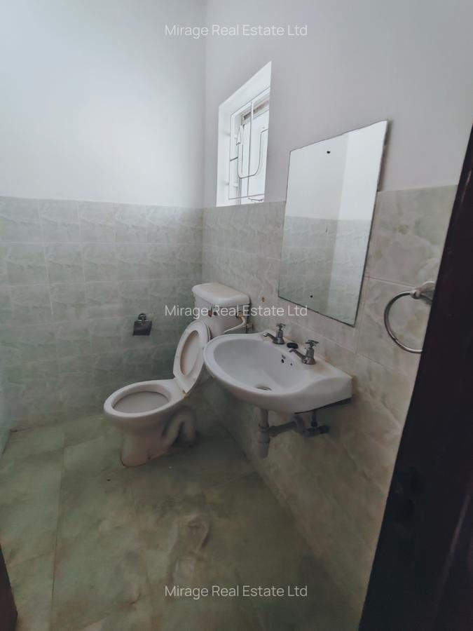 3 Bed House with Garden in Dennis Pritt - 9