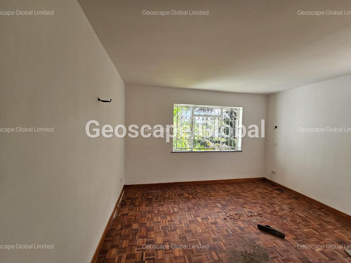 5 Bed House with En Suite in Runda - 3