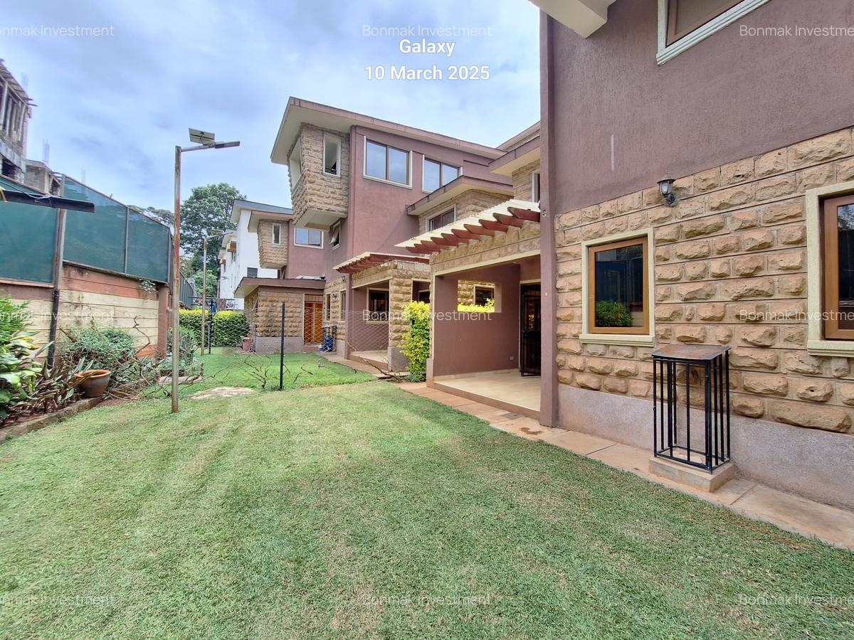 5 Bed Townhouse with En Suite at Lavington Green - 1
