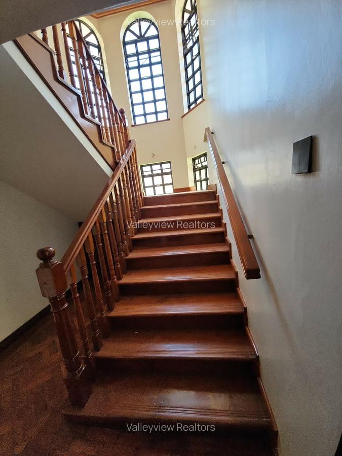 4 Bed Townhouse with En Suite at Lavington - 16