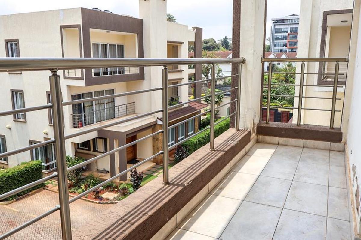 5 Bed Townhouse with En Suite at Lavington Shopping Centre - 7