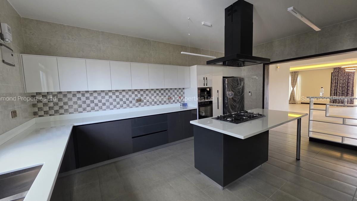 3 Bed Apartment with En Suite in Westlands Area - 2