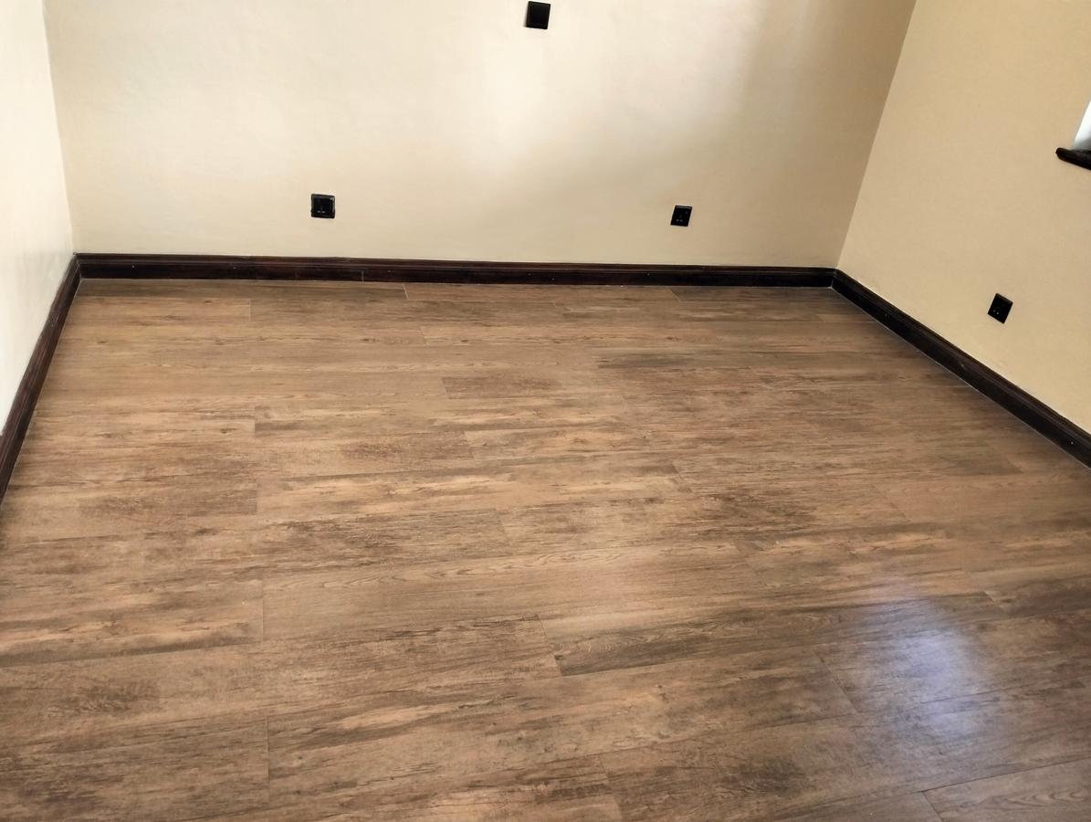 5 Bed Townhouse with En Suite in Lavington - 7