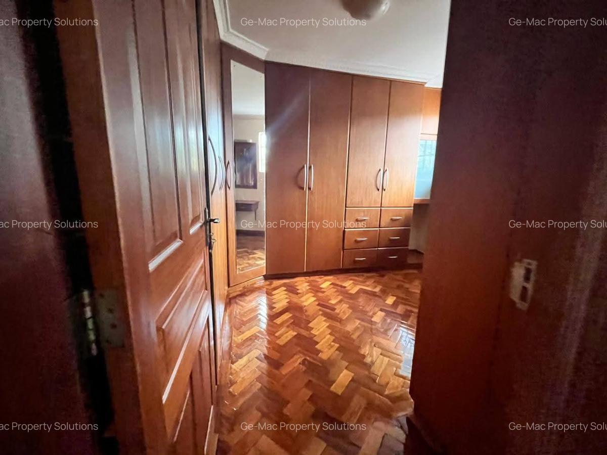 5 Bed House with En Suite in Runda - 11