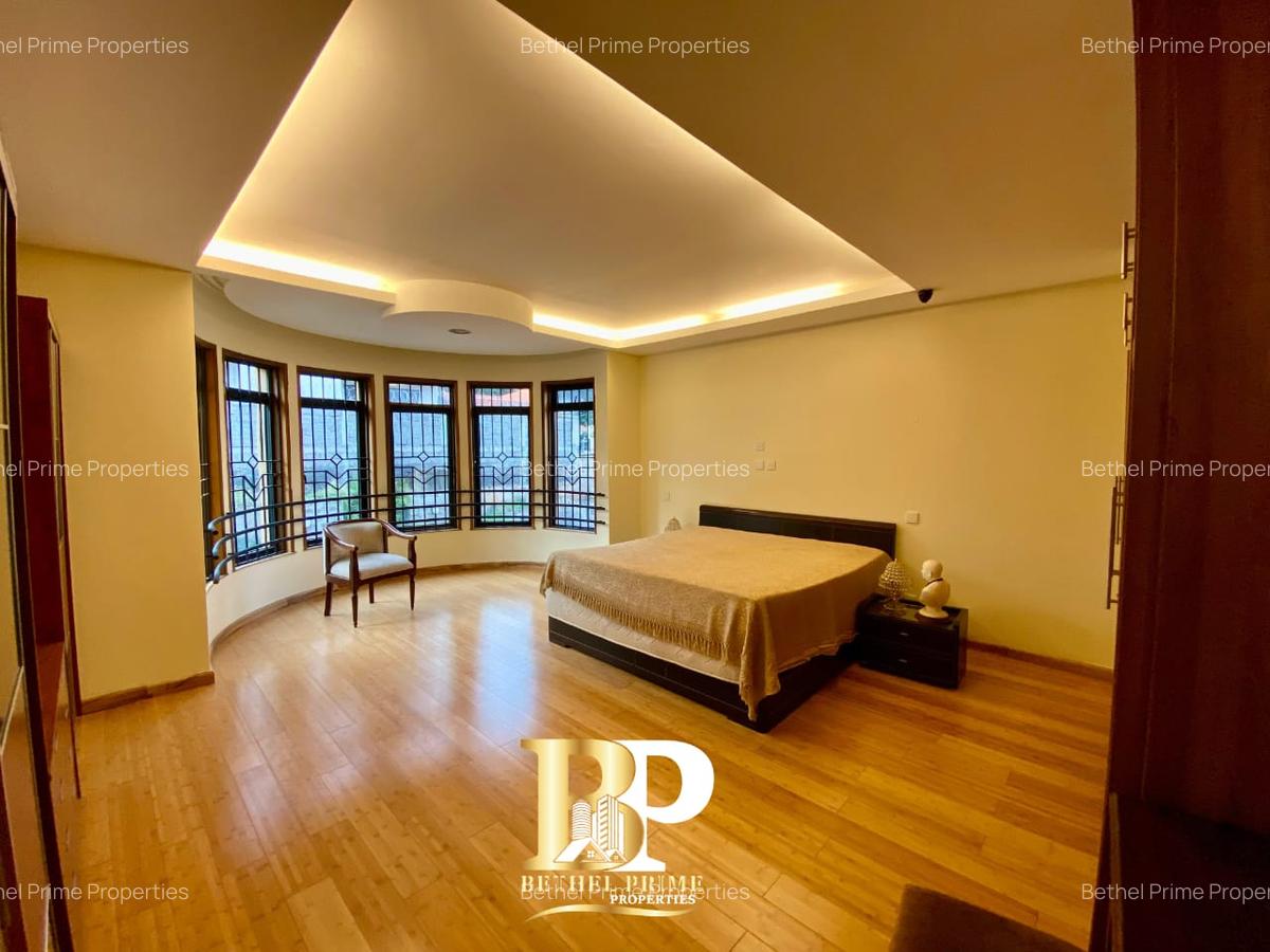 5 Bed Villa with En Suite in Kyuna - 16