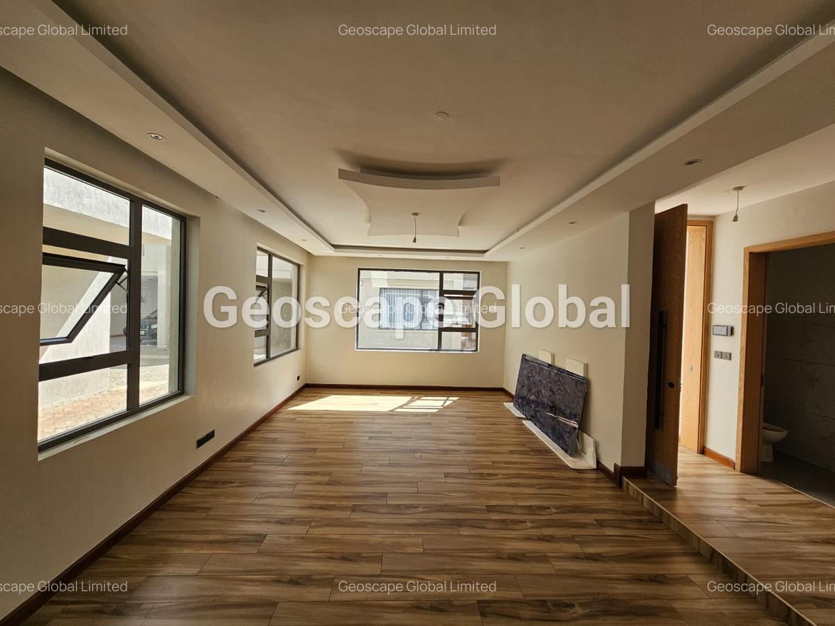 6 Bed Townhouse with En Suite in Lavington - 6