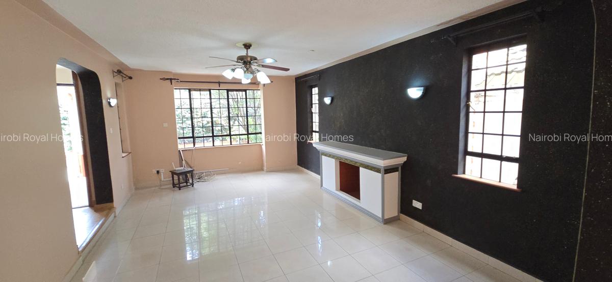 5 Bed Townhouse with En Suite at Lavington Road Green - 14