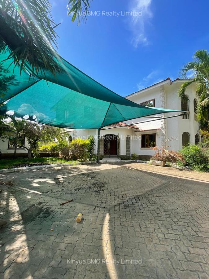 4 Bed Villa with En Suite in Nyali Area - 1