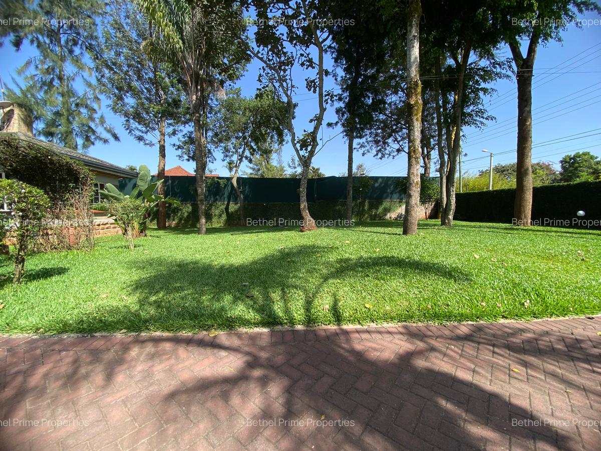 4 Bed House with En Suite in Runda - 12