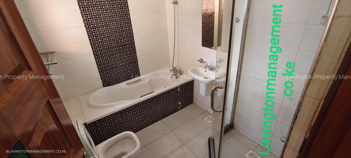 4 Bed House with En Suite at Lavington Green - 15