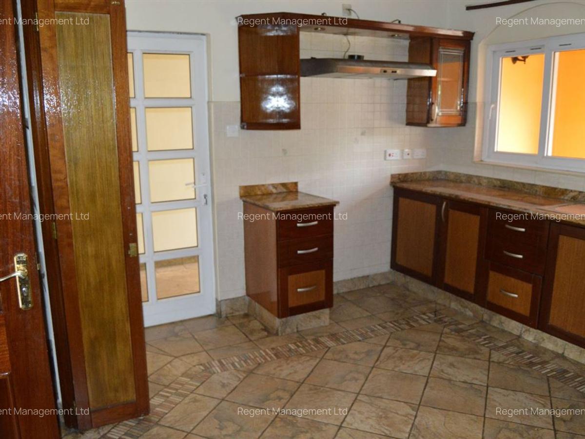 4 Bed Townhouse at Dennis Pritt/State House Road - 17