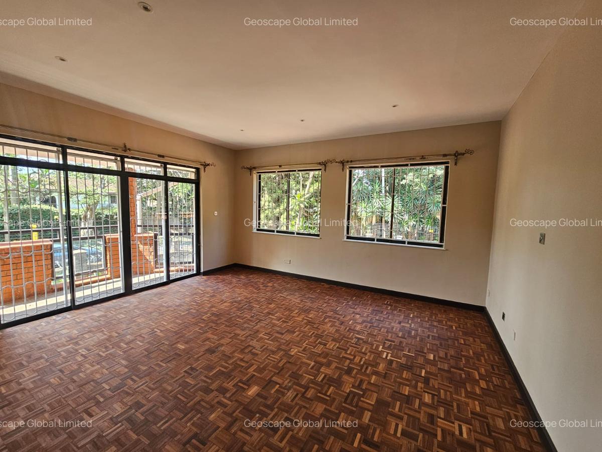 5 Bed House with En Suite in Spring Valley - 3