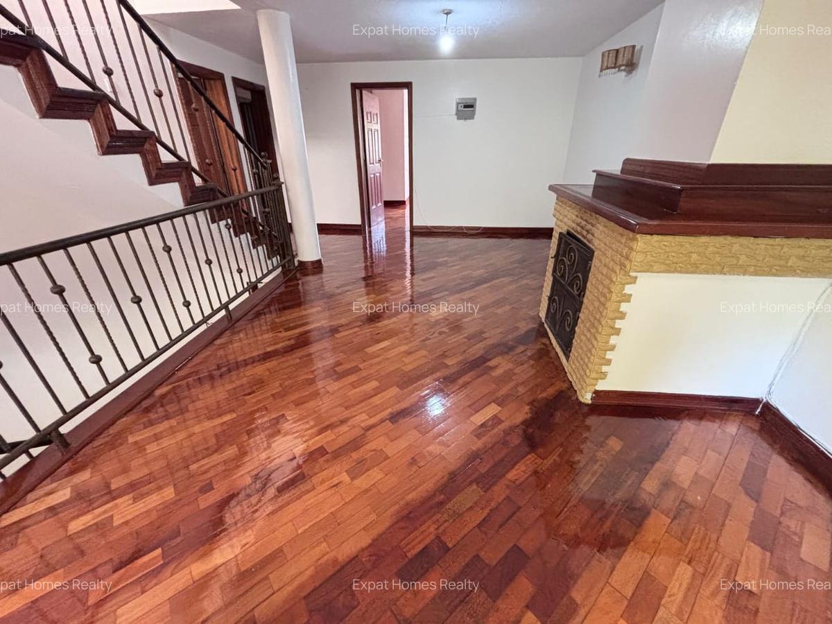 4 Bed Townhouse with En Suite in Lavington - 10