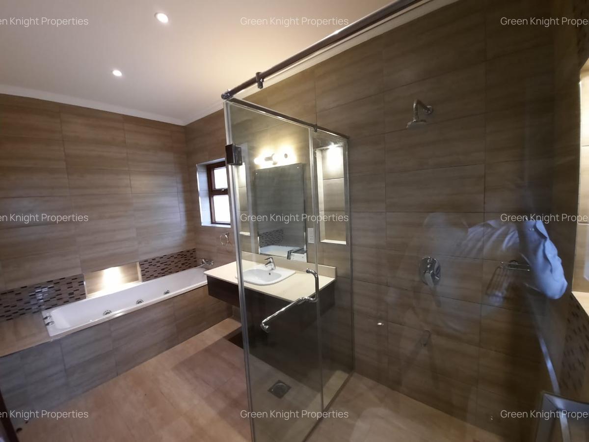 4 Bed Townhouse with En Suite in Lavington - 8