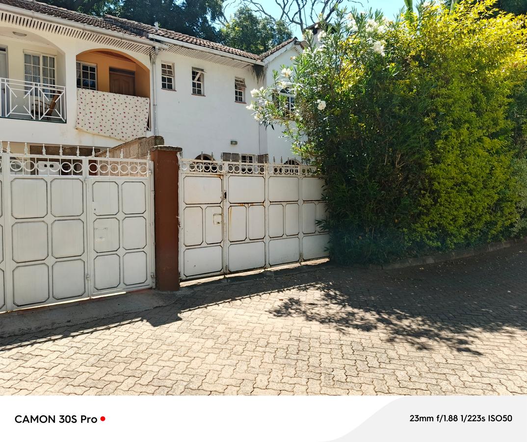 4 bed townhouse with en suite at lavington