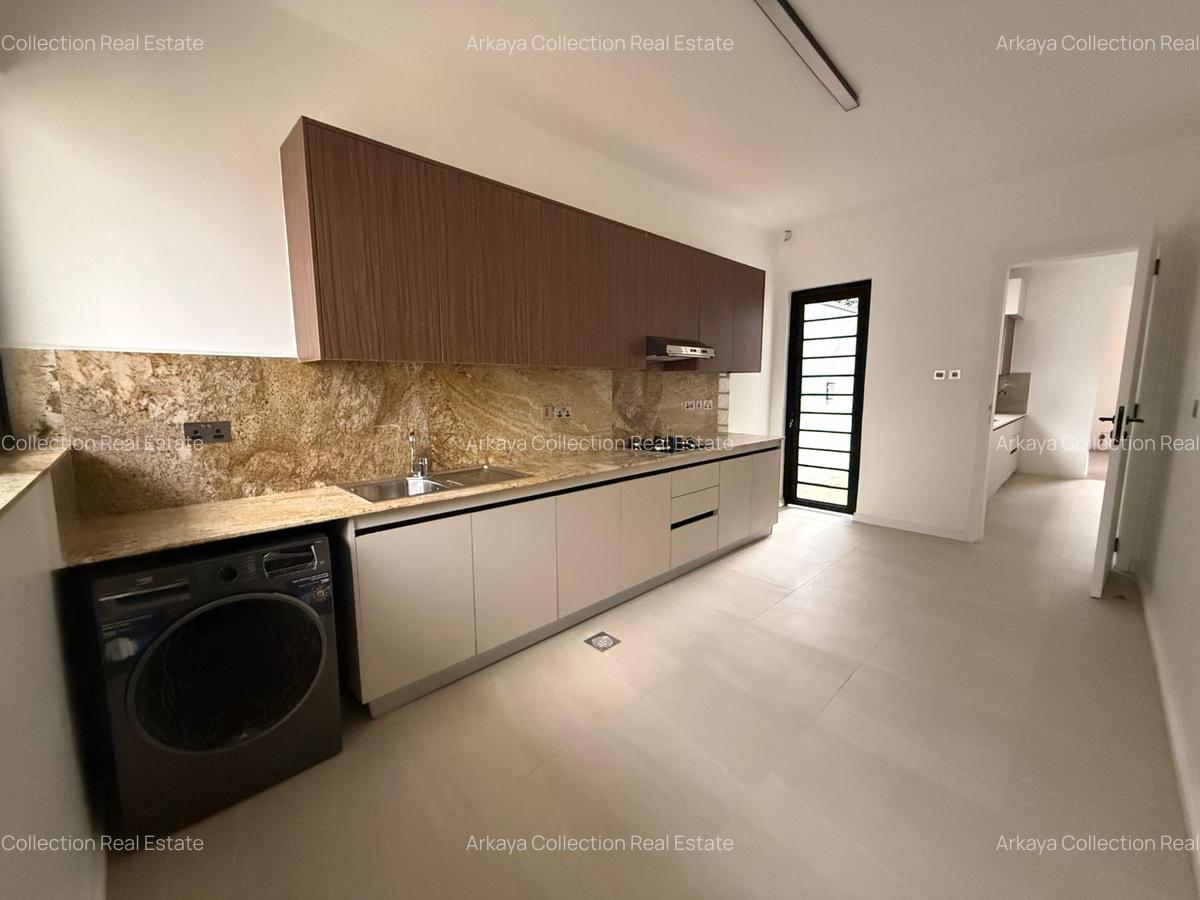 5 Bed Townhouse with En Suite in Lavington - 5