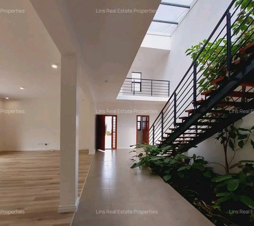 4 Bed Townhouse with En Suite in Runda - 15