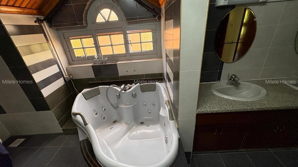 6 Bed Villa with En Suite at Eliud Mathu - 15