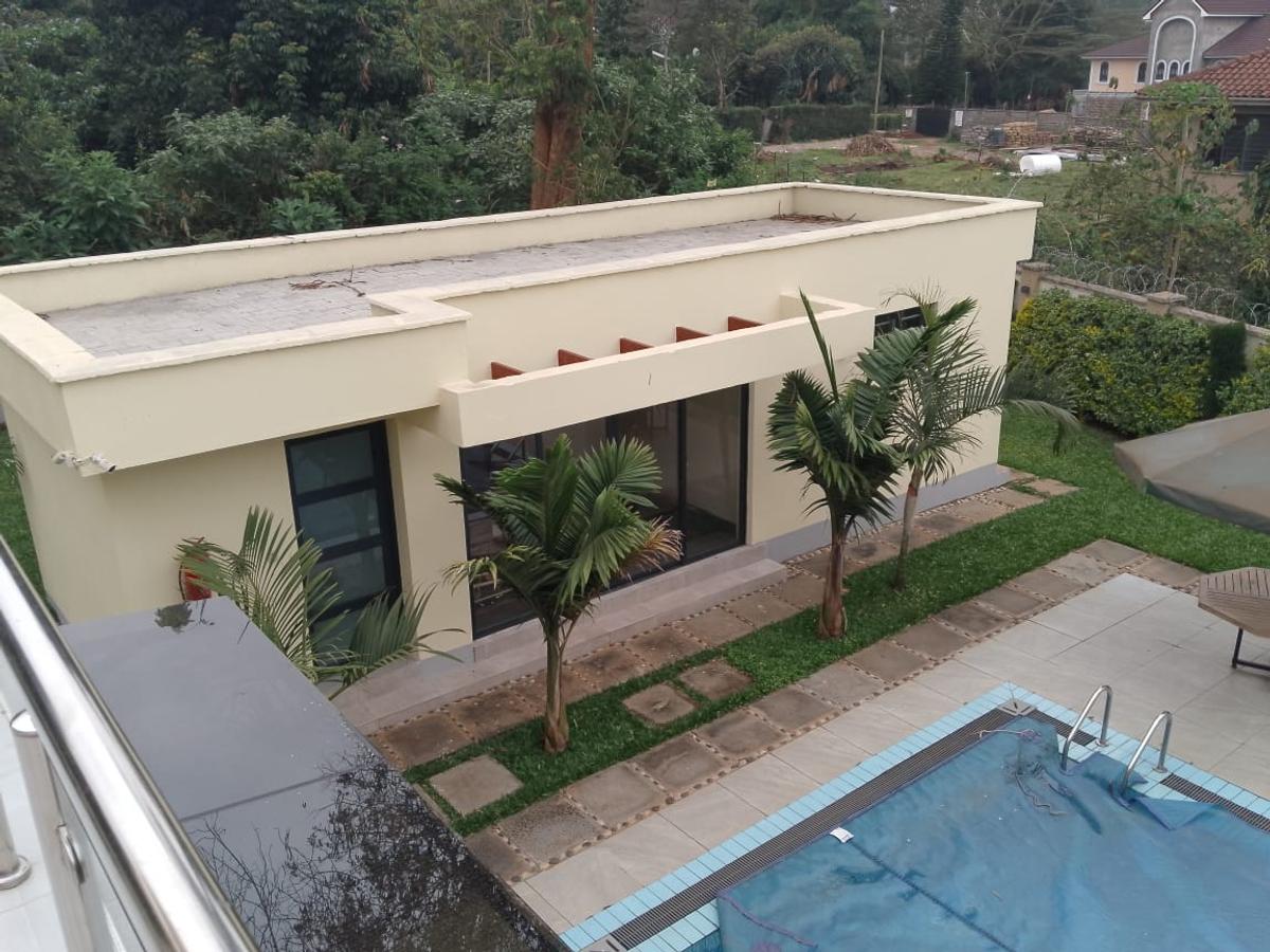 5 Bed House with En Suite in Runda - 14