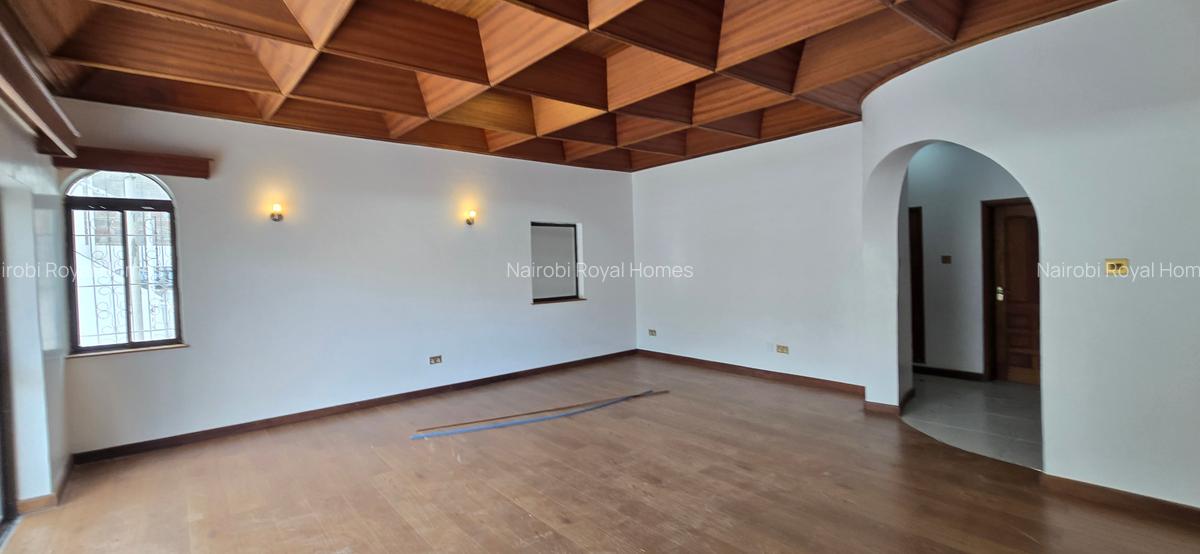 5 Bed House with En Suite at Lavington Green - 17