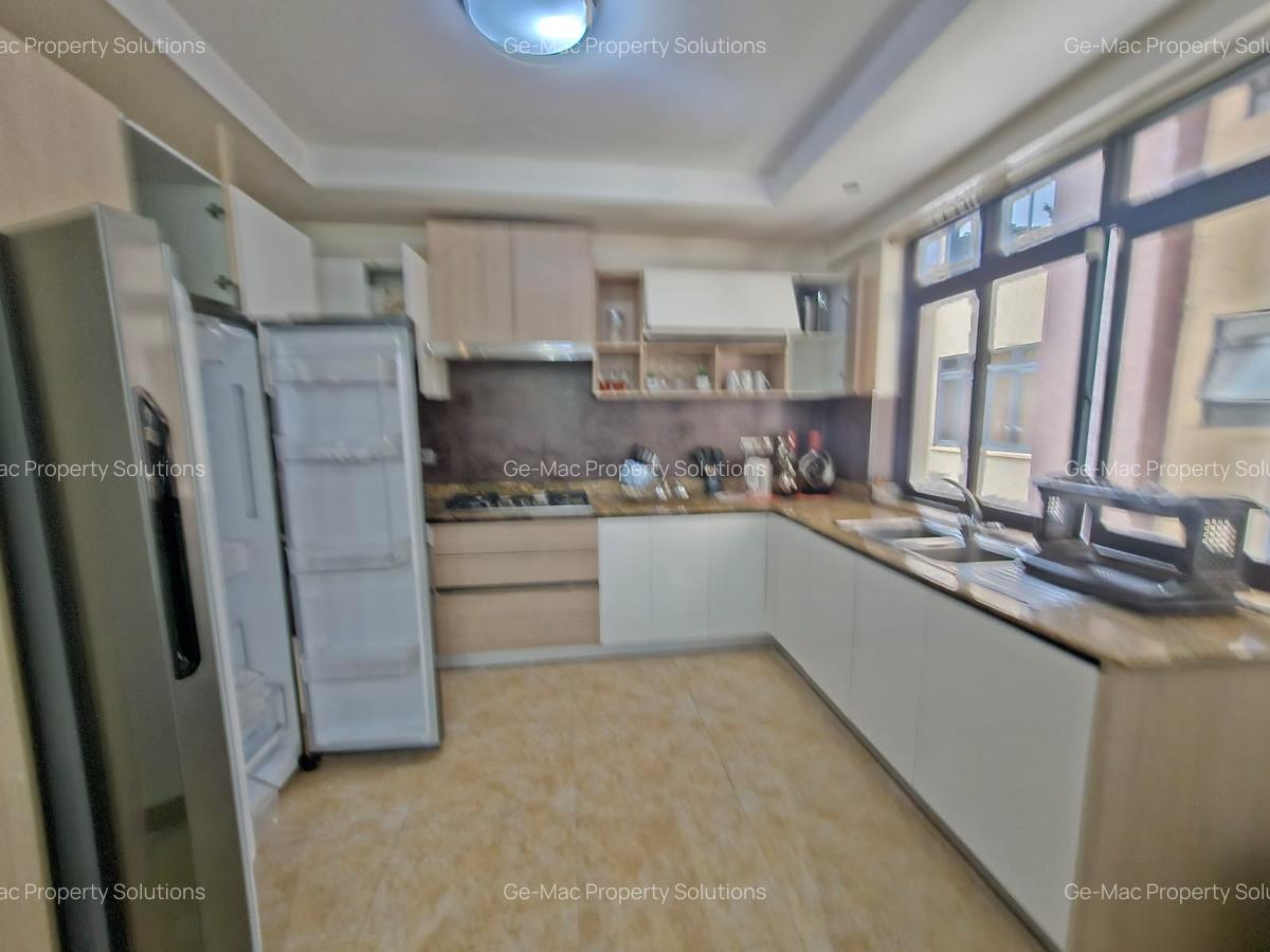 3 Bed Apartment with En Suite in Riverside - 12