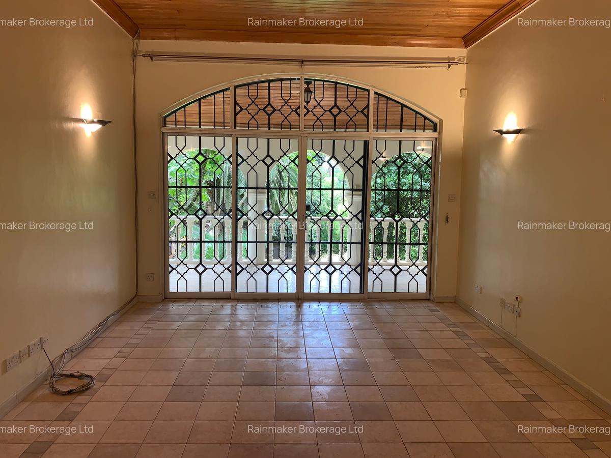 4 Bed House with En Suite at Crossroads - 7