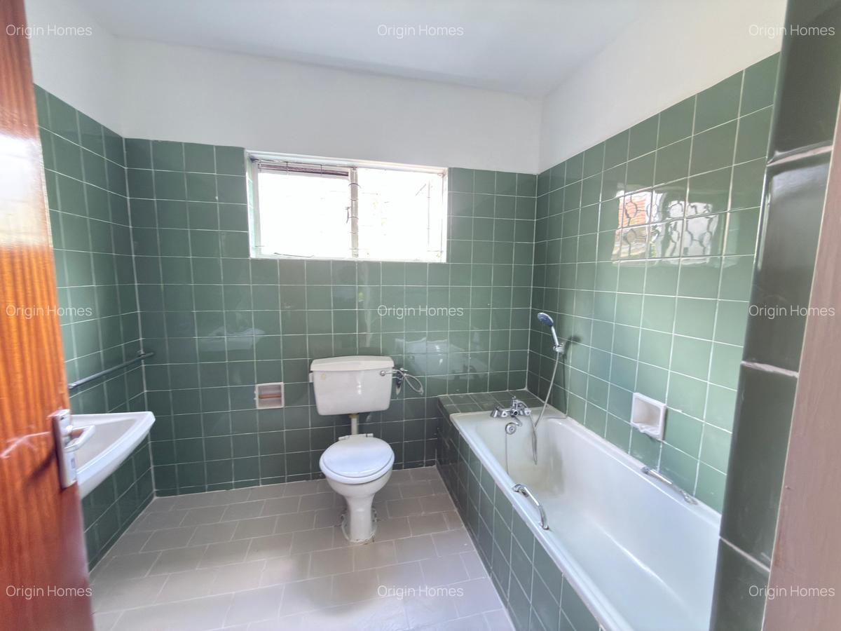 4 Bed Townhouse with En Suite in Lavington - 9